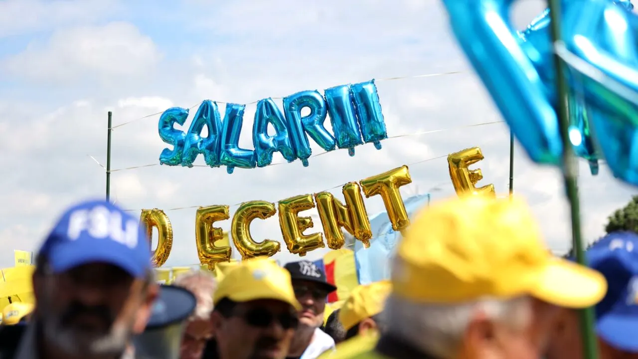 Profesorii scot la tablă politicienii, GREVĂ GENERALĂ după 18 ani. Colegiul la care predă Carmen Iohannis a fost miercuri în grevă de avertisment