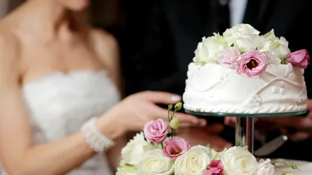 După șase ani de singurătate, o femeie s-a măritat cu ea însăși. 