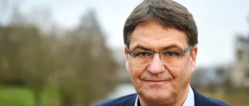 Un europarlamentar critică <i class='ep-highlight'>AstraZeneca</i> după problemele privind livrările de vaccin: „Îi tratează pe europeni ca pe cetățeni de rangul doi”
