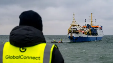 Cabluri de telecomunicații din MAREA ROȘIE, întrerupte din cauza conflictului cu militanții huthi /Explozii la bordul unei nave comerciale