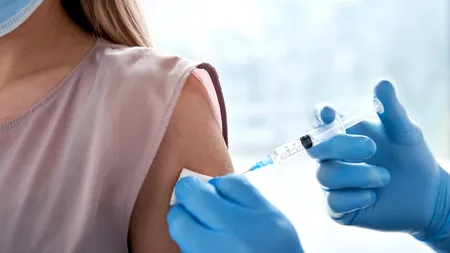 Campania de vaccinare anti-COVID continuă în România. Peste 90.000 de români s-au vaccinat în ultimele 24 de ore, dintre care mai bine de 21.000 cu prima doză