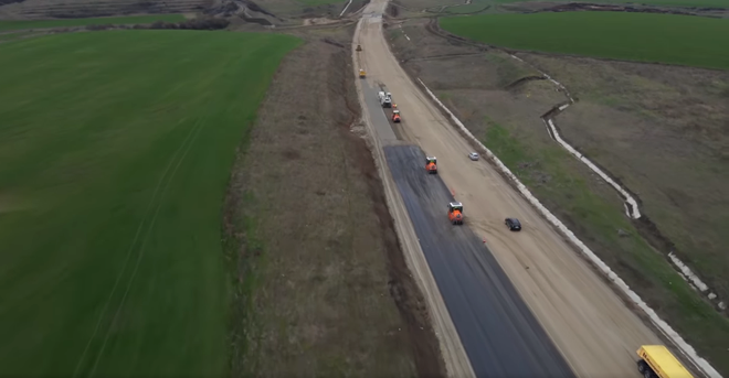 CNAIR: Se asfaltează primul kilometru al tronsonului 1 din Drumul Express Craiova - Pitești
