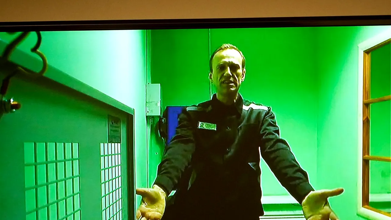 Alexei Navalnîi, obligat să asculte discursurile lui Putin în fiecare seară: ”Răcnește din difuzoare la volum maxim, nu există scăpare”