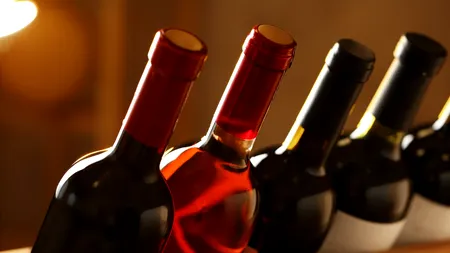 Record pentru o sticlă de vin vandută vreodată. Suma se apropie de un milion de dolari