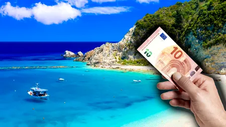 Pleci în concediu în Grecia? Cele 3 stațiuni în care ai șansa să găsești plaje unde NU trebuie să plătești 15 euro pe șezlong