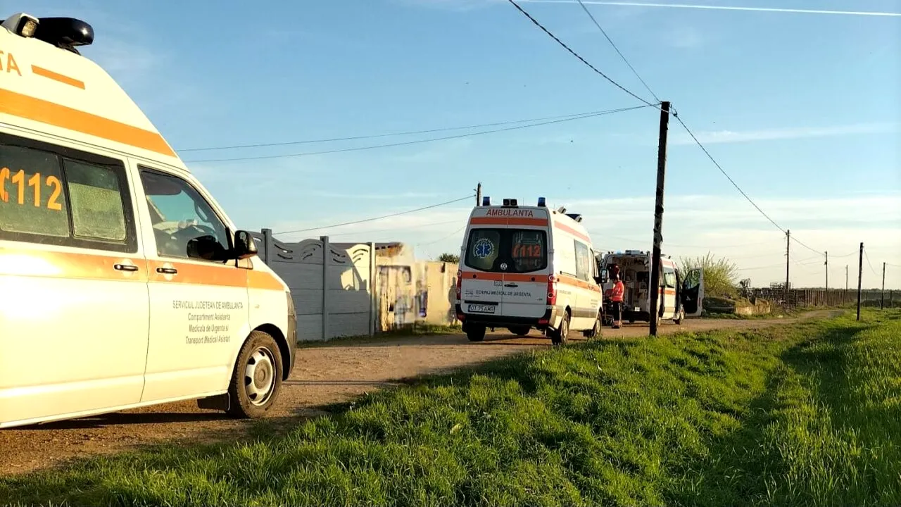 Un copil de 2 ani, din județul Olt, a MURIT după ce poarta de la intrarea în curte a căzut peste el. Aceasta nu era fixată bine, fiind provizorie