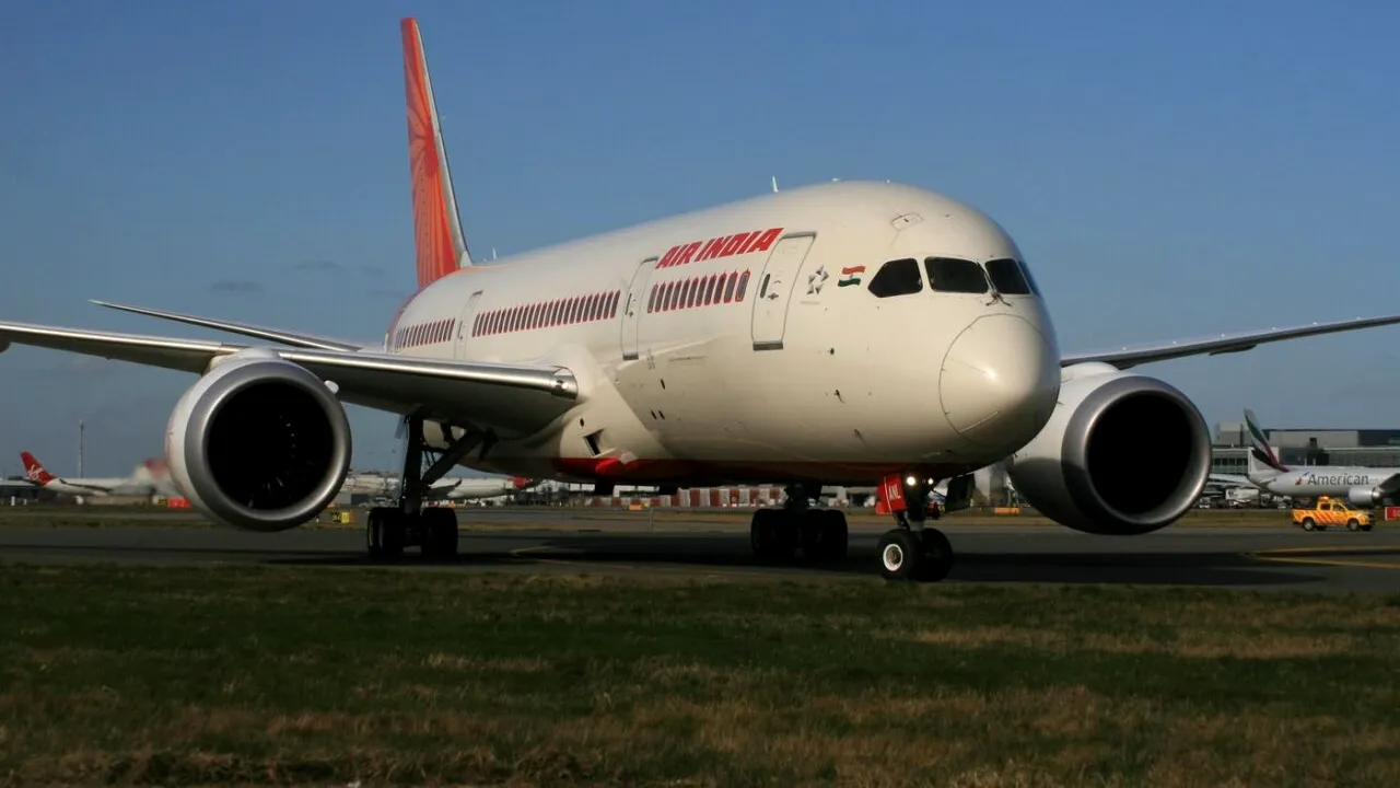 Noi PROBLEME pentru Air India. O aeronavă Boeing Dreamliner s-a întors de urgență la Hong Kong din motive tehnice