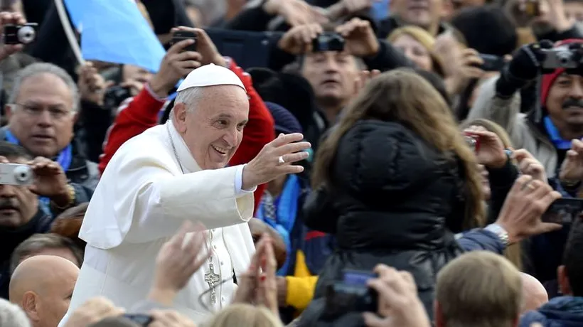 Papa Francisc a impresionat sute de credincioși aflați în Piața Sfântul Petru pentru audiența săptămânală