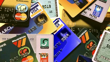 Omul care are 1.497 de carduri de credit. A fost numit 