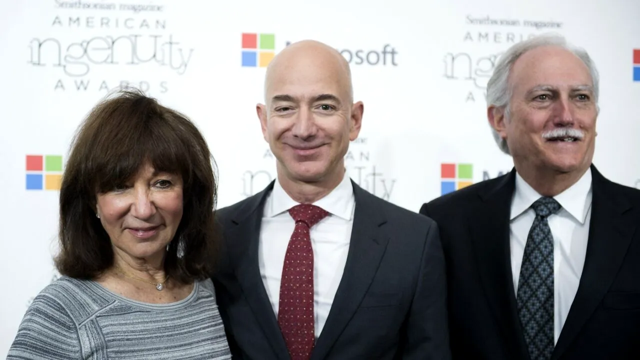 Jeff Bezos, în doliu! Mama miliardarului A MURIT la 78 de ani