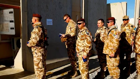 Sute de militari votează la secțiile organizate în bazele militare. IMAGINI 