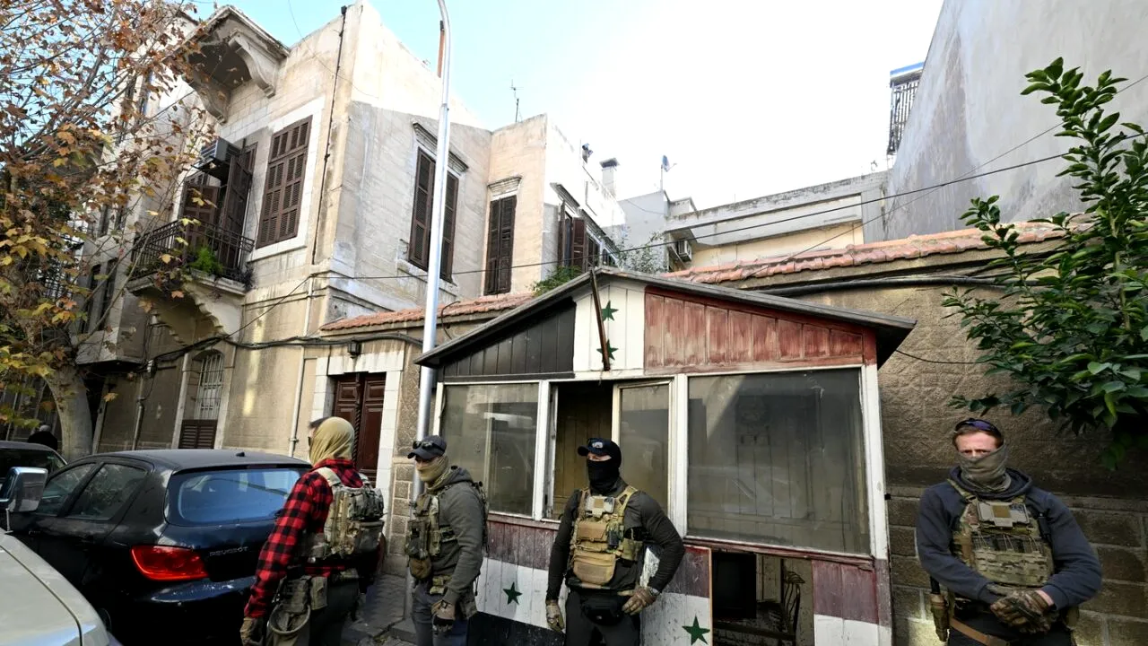 Franța a avut contacte cu noii lideri ai SIRIEI /Parisul așteaptă tranziție pașnică și combaterea rețelei teroriste Stat Islamic