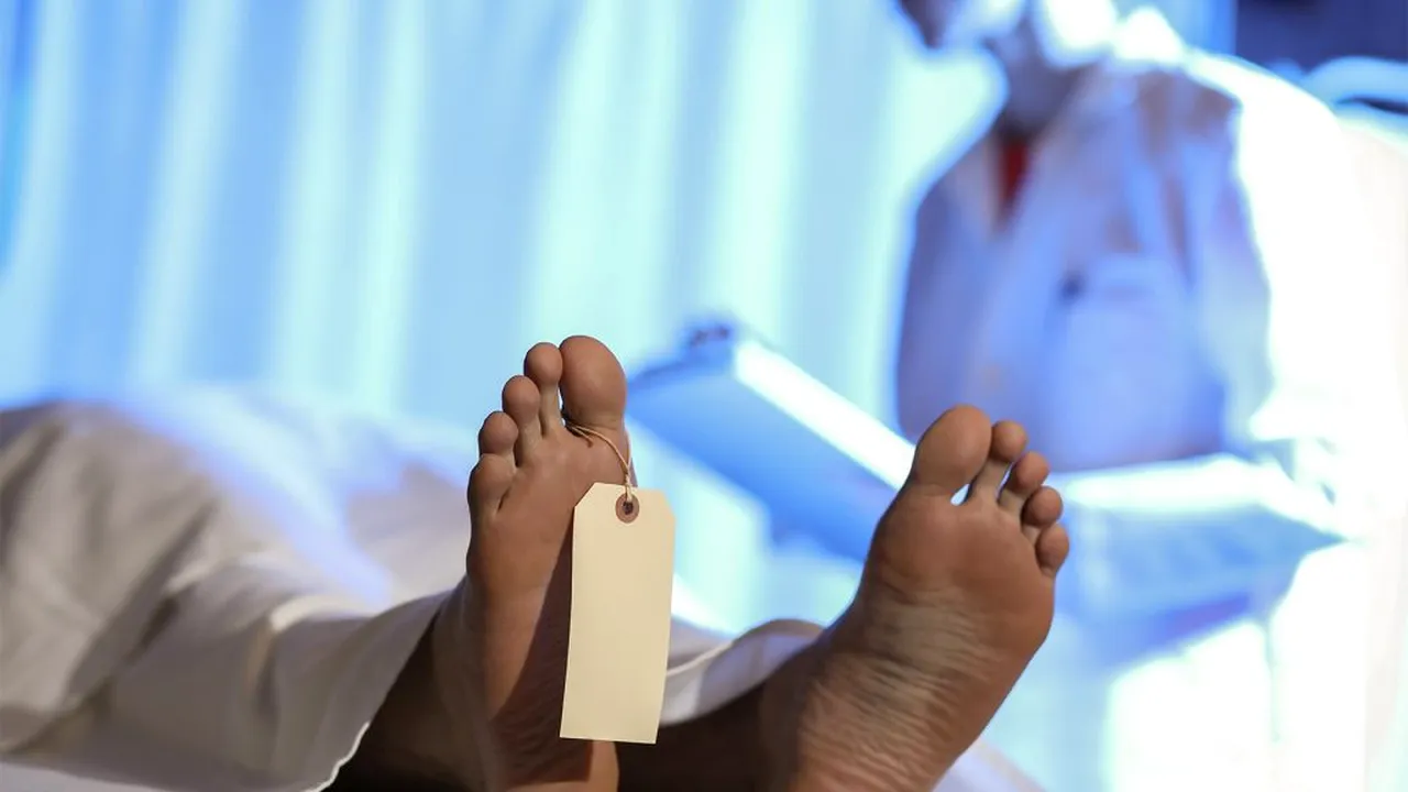 DECLARAȚIE. Medicii specialiști au descoperit în urma autopsiilor că pacienții infectați cu coronavirus ar mai fi trăit minimum 20-30 de ani