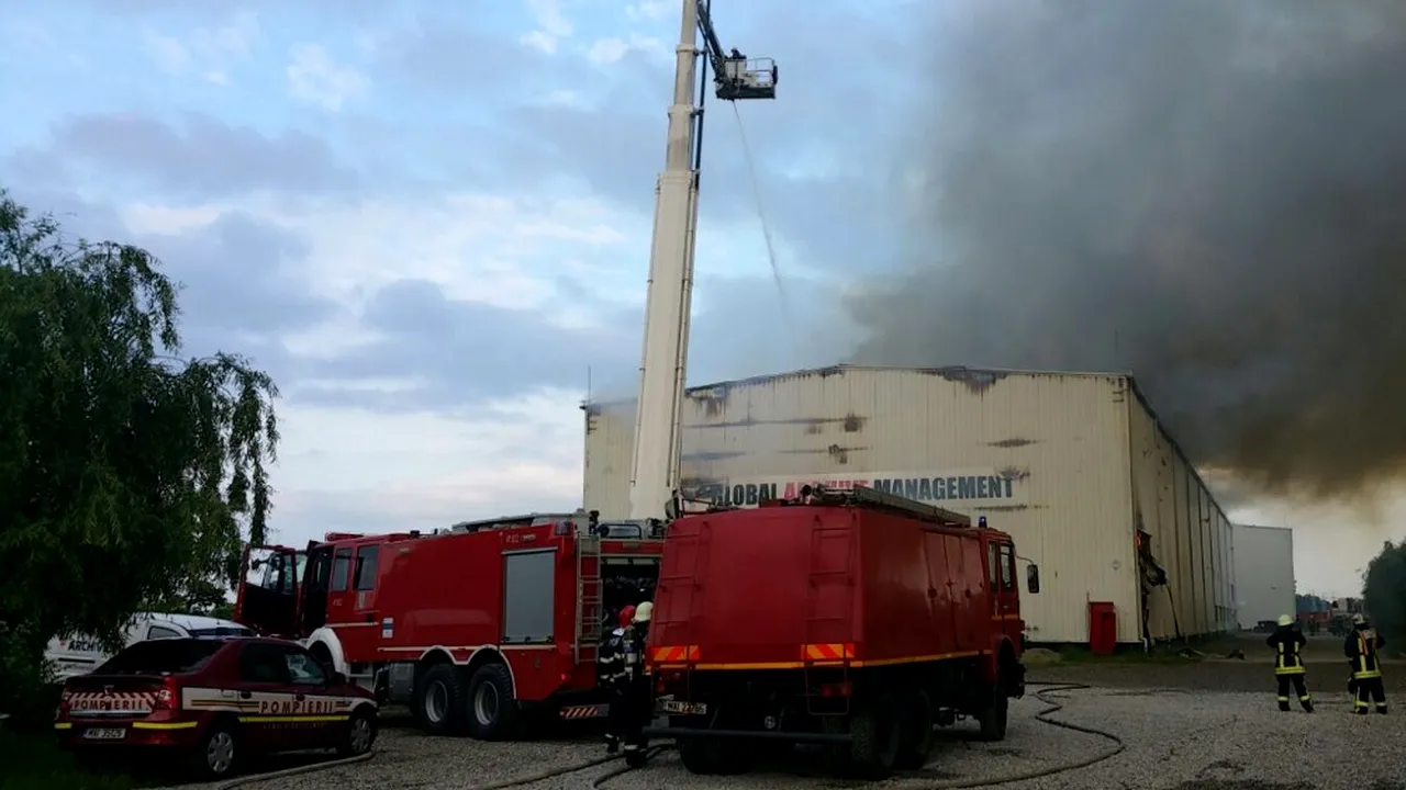 Incendiul de la arhivele din Ilfov, nestins nici după trei zile. O bancă și o companie de asigurări și-ar fi pierdut documentele