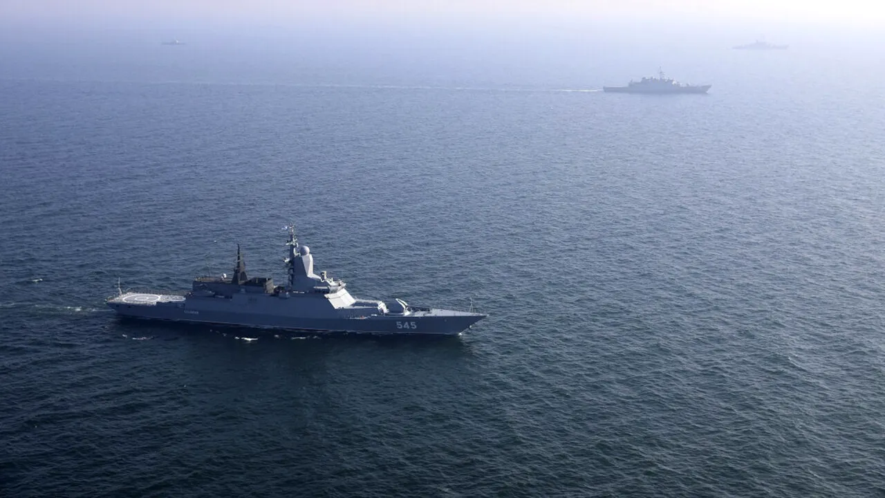 Țara care a pierdut una dintre cele mai mari și moderne nave de război. S-a RĂSTURNAT într-un port