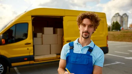 Românii care își rotunjesc veniturile înainte de sărbătorile de iarnă. Peste 30.000 de anunțuri de ANGAJARE între Black Friday și Ziua Națională