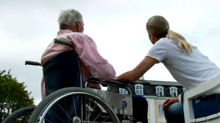 Ce i-a lăsat MOȘTENIRE un pensionar de 96 de ani, badantei lui. Când i s-a citit testamentul, femeia a crezut că este o glumă