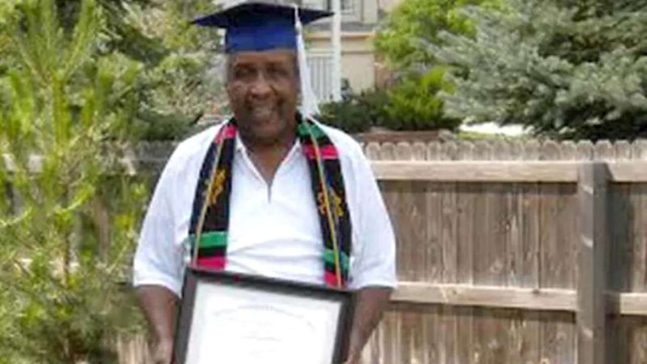 Absolvent la 72 de ani: Un bărbat din SUA a terminat facultatea la mai bine de cinci decenii de când a renunțat la școală