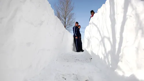 15 milioane de euro mătură zăpada pe drumurile județene din România. Cum și-a petrecut domnul Mortu codul roșu fără contract de deszăpezire: „Avem insomnii, suntem dospiți în cafele