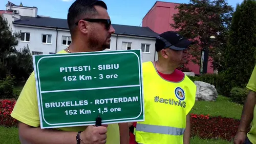 Protest pentru infrastructură: Zeci de oameni cer construirea Autostrăzii Sibiu - Pitești - FOTO / VIDEO