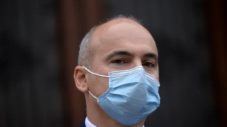 Rareș Bogdan, după cozile apărute la unele benzinării din România de teama creșterii prețurilor: „Nu intrați în panică!”