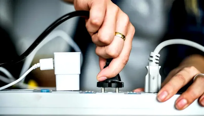 Cele 2 electrocasnice care nu trebuie băgate niciodată în aceeași priză. Puțini români știu acest lucru