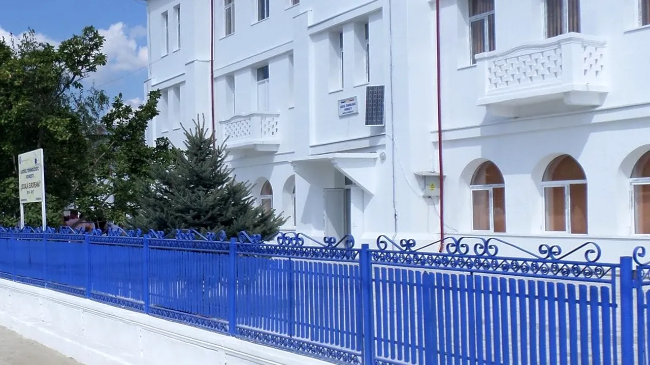 VIOL într-un liceu din Dâmbovița! Minoră de 17 ani, agresată și constrânsă să întrețină relații sexuale de alți patru elevi