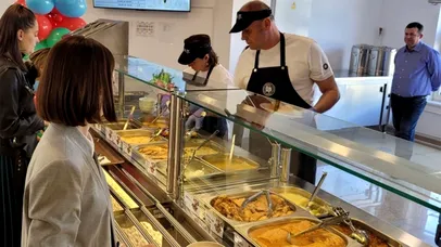 <span style='background-color: #dd9933; color: #fff; ' class='highlight text-uppercase'>ACTUALITATE</span> Ce au primit să mănânce studenții care au comandat „meniul zilei” la doar 7 lei, în cantina Universității de Medicină din Cluj-Napoca