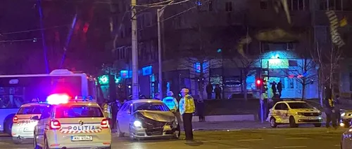 Iar a fost accident cu mașina de poliție în București! A venit ambulanța la fața locului! FOTO