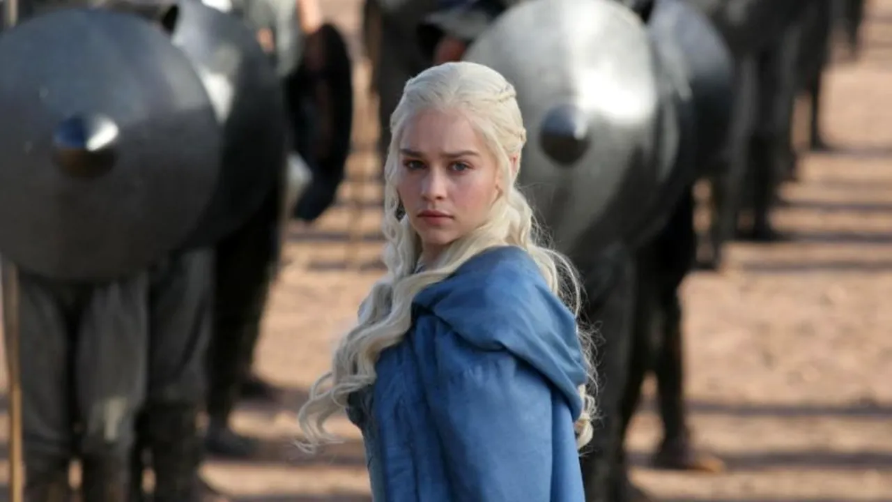 Cum arată în realitate Emilia Clarke, actrița care joacă rolul lui Daenerys Targaryen. FOTO