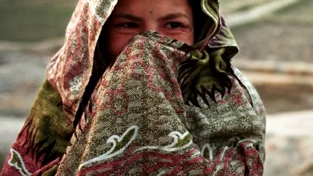 Povestea dramatică a unei fete de 9 ani din Afganistan. A fost vândută de tatăl ei pentru o sumă derizorie