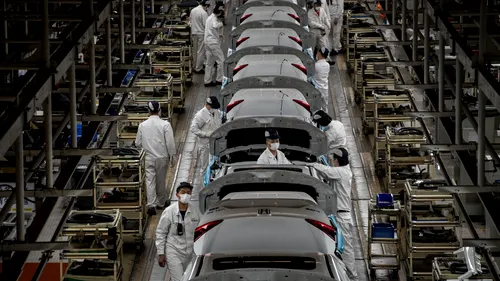 PERICOL. Un mare producător auto opreşte o parte din producţie din cauza atacurilor cibernetice