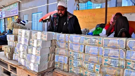 Inflația din Zimbabwe a ajuns la cote uluitoare. Trebuie să ai un munte de CASH ca să-ți iei un meniu la McDonald's