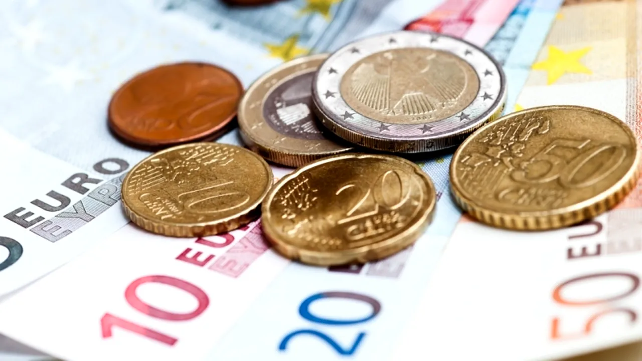 ZF: Cele două foi A4 care valorează câteva miliarde de euro și care au dus la scăderea cursului la 4,33 lei/euro