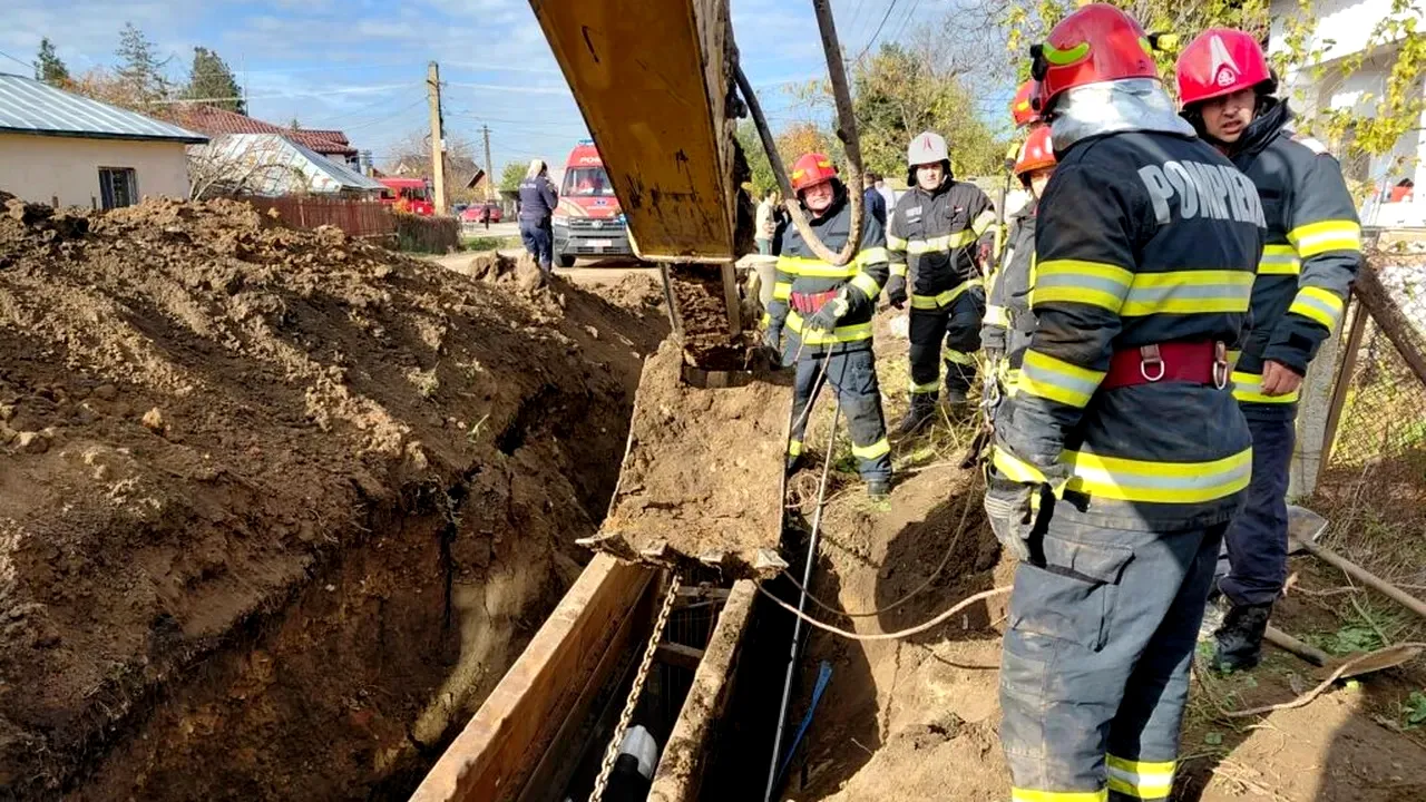 TRAGEDIE în județul Prahova. Cei doi muncitori prinși sub un mal de pământ, când lucrau la rețeaua de canalizare, nu au mai putut fi salvați