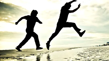 Sfaturile tânărului care s-a pensionat la 34 de ani despre cum să faci bani: „Aruncă-ți televizorul pe fereastră!