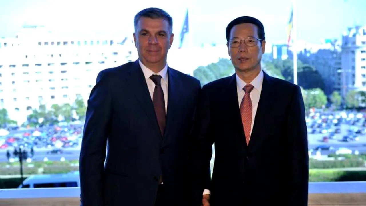 Fotografia zilei. Valeriu Zgonea s-a ținut de mână cu vicepremierul chinez Zhang Gaoli
