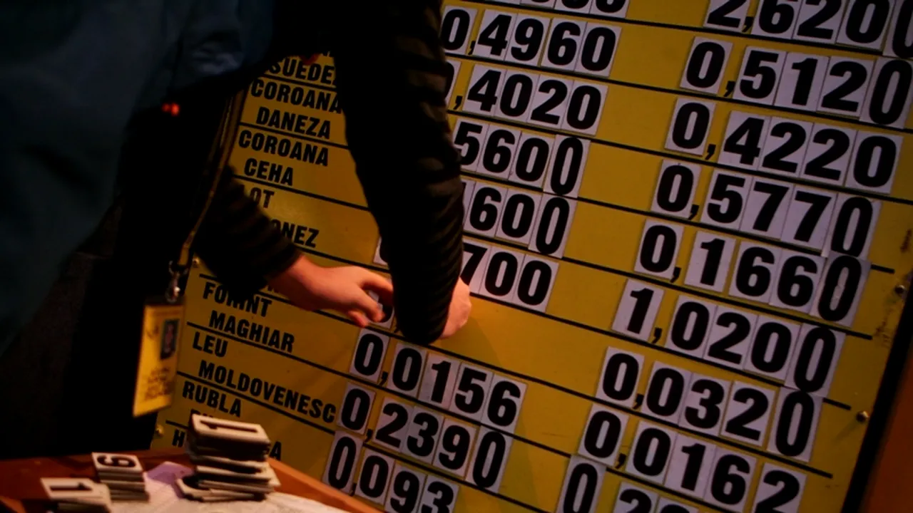 Cursurile BNR pentru euro și dolar au crescut ușor joi, dar nu au depășit recordurile istorice