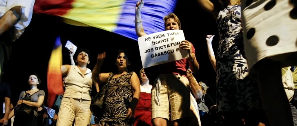 Peste 150 de persoane au participat la un miting anti-Băsescu în Piața Universității