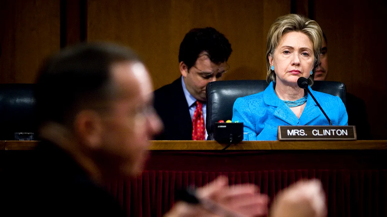 FBI confirmă că efectuează o anchetă cu privire la e-mailurile lui Hillary Clinton 