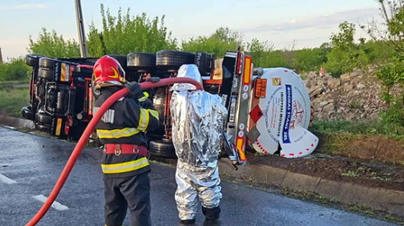O cisternă din Republica Moldova, încărcată cu etanol, s-a răsturnat pe DN 2, la Mărășești. Șoferul a MURIT pe loc