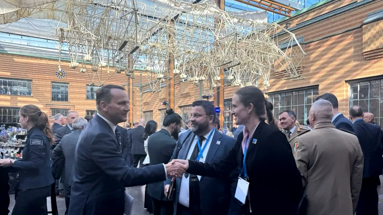 Oana Țoiu, de la Haga: Am reafirmat angajamentul României de a sprijini pacea şi suveranitatea Ucrainei, precum şi democraţia Republicii Moldova