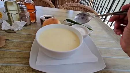 Nou record pe litoralul românesc! Câte minute a așteptat un client să îi fie adusă ciorba de burtă comandată