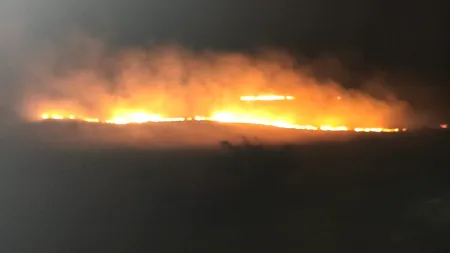 VIDEO | Incendiu la groapa de gunoi din Sighișoara. Pompierii încearcă să stingă mai multe focare