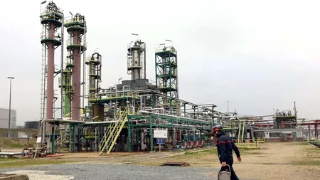 Guvernul francez ar putea naționaliza parțial o rafinărie Petroplus, în pericol să fie închisă