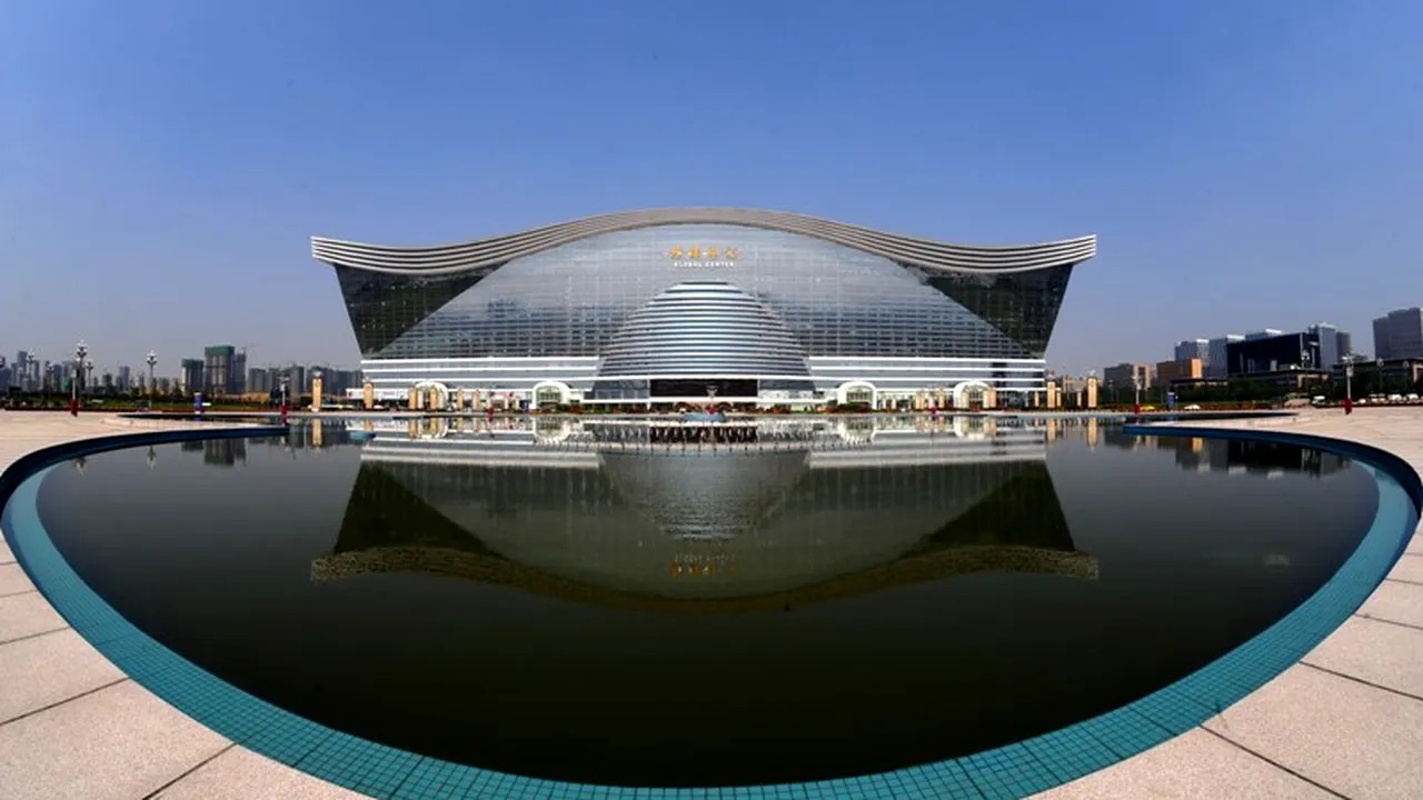 Chinezii au inaugurat cea mai mare clădire din lume. GALERIE FOTO