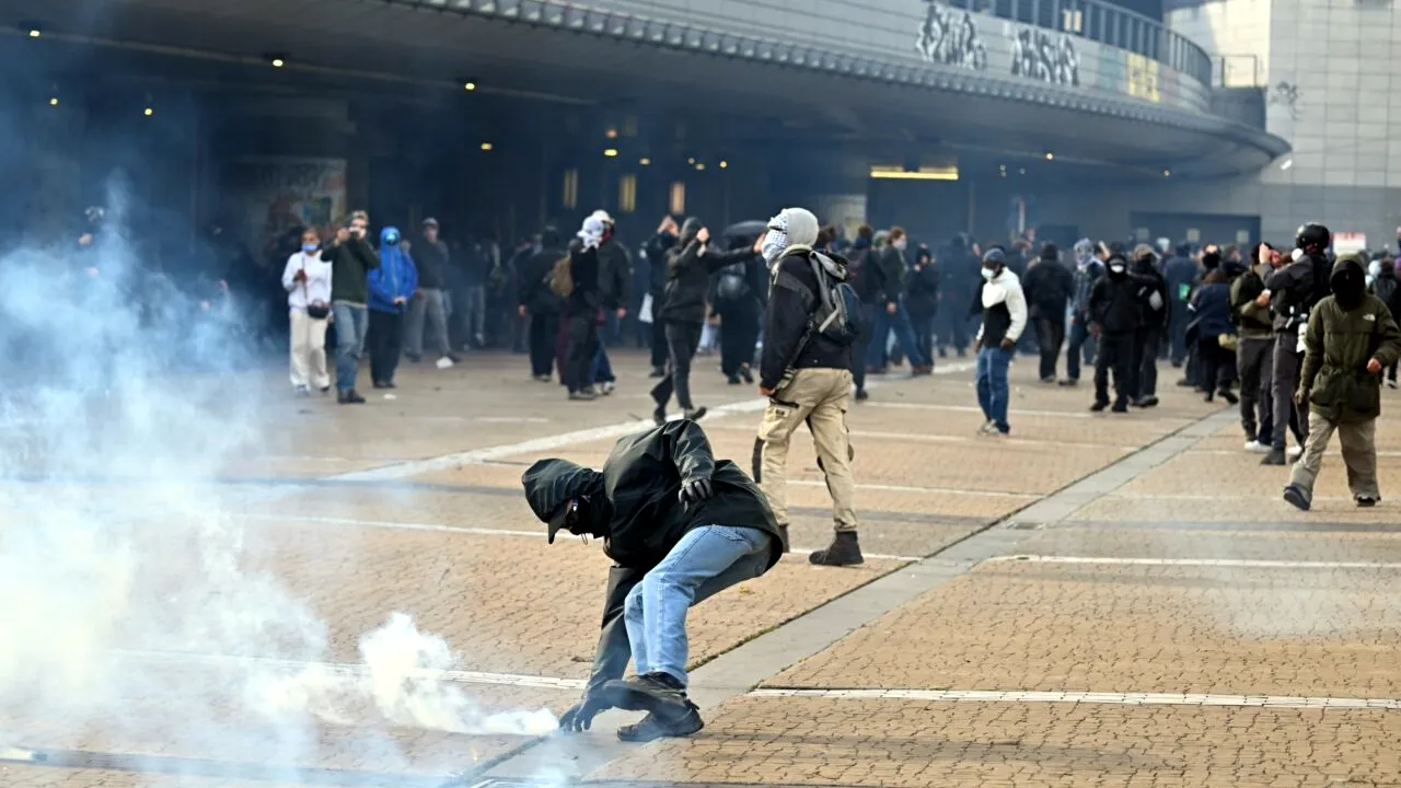 Tensiuni în inima Uniunii Europene: Sute de tineri studenți au protestat la Bruxelles împotriva creșterii costurilor educației