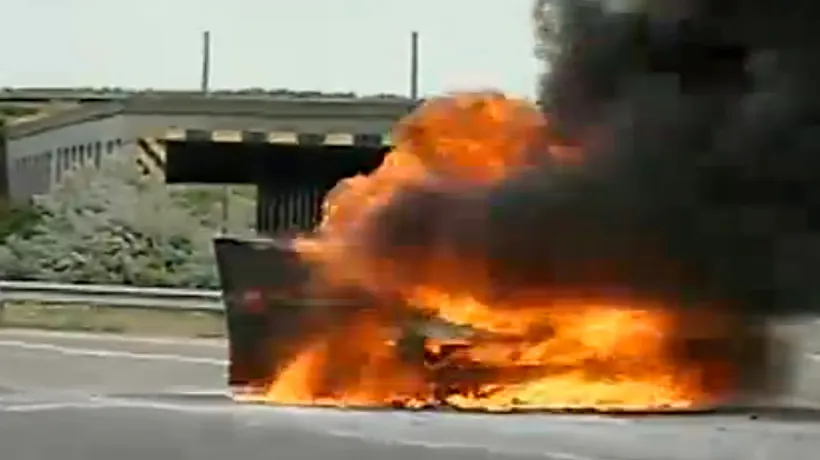 O mașină a luat foc pe autostrada București-Constanța. Traficul rutier a fost reluat după stingerea incendiului