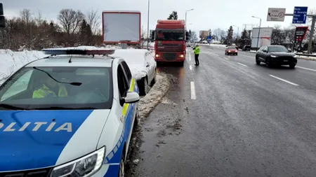FOTO | Controale pe Valea Prahovei pentru depistarea șoferilor care nu respectă regulile de circulație pe timp de iarnă. „Se vor desfășura în special în perioadele cu avertizări meteo”