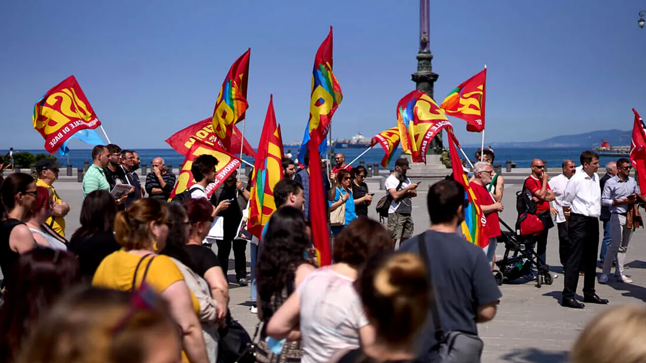 O firmă din Italia îşi concediază angajaţii şi se mută în România. Muncitorii sunt revoltați și au protestat, mai ales după explicațiile conducerii privind decizia luată